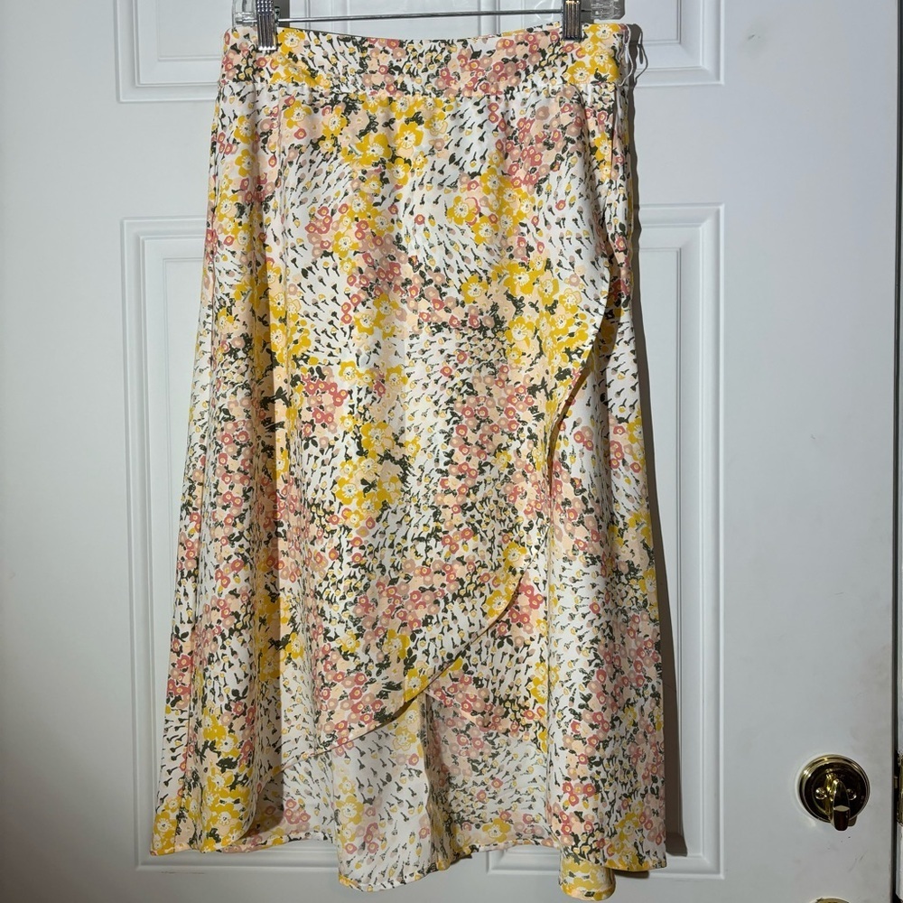 ❤️2/$15or3/$21❤️Loft Outlet Lightweight Floral Faux Wraparound Skirt, Size S